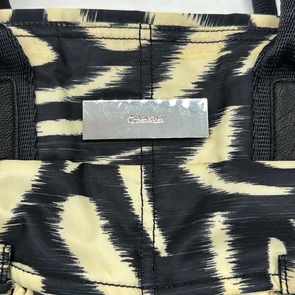 Calvin Klein Black White Nylon Lightweight Tote Bag TOT5246 - Picture 2 of 8